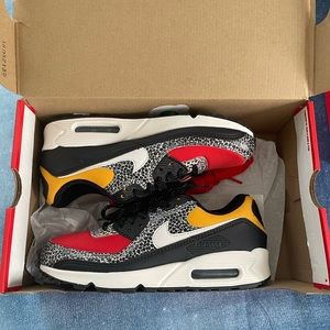 Air Max 90SE- Brand New Nike Black/Phantom-Chile Red Pollen Colored Sneakers